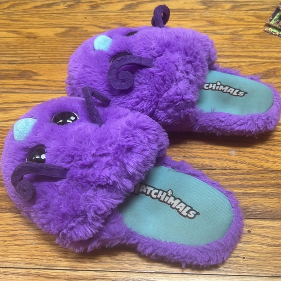 🦄$3 add on item🦄OR❤️5/$25❤️ HATCHIMALS | purple slip-on slippers girls sz 13-1 - Picture 3 of 6